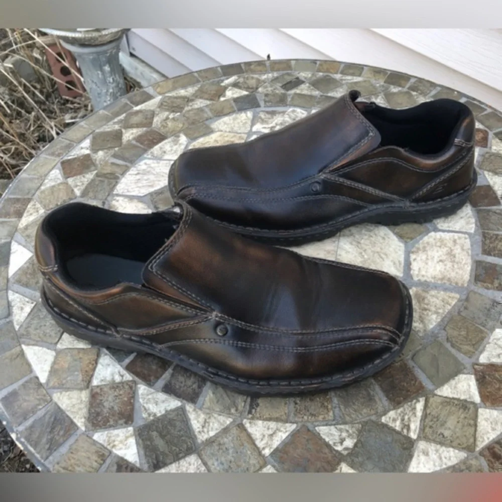 ☔️Skechers brown distressed slip on shoes